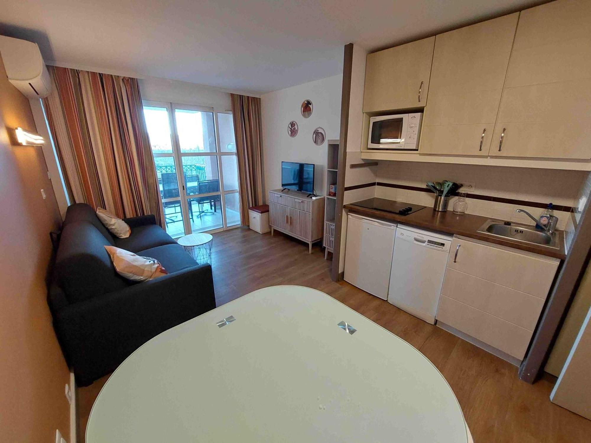 Cap Esterel Appartement Climatise Dans Le Centre Du Village Vacances Drammont Luaran gambar