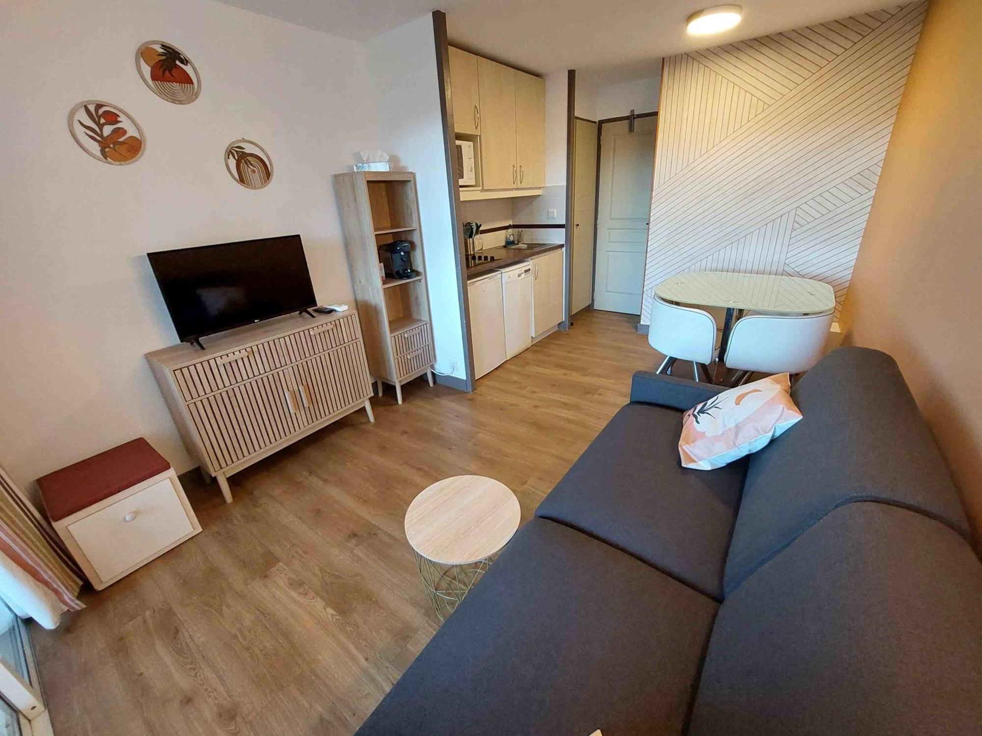 Cap Esterel Appartement Climatise Dans Le Centre Du Village Vacances Drammont Luaran gambar