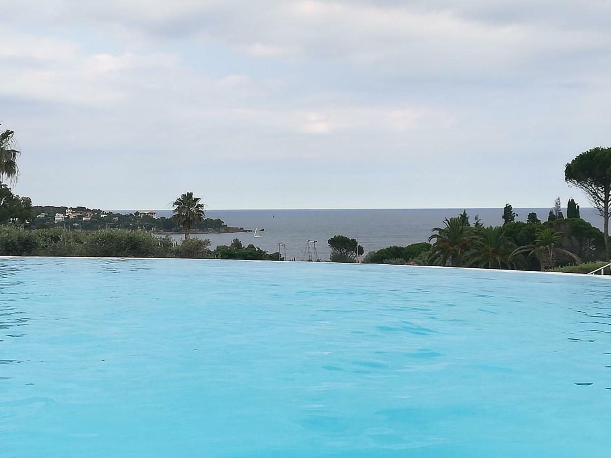 Cap Esterel Appartement Climatise Dans Le Centre Du Village Vacances Drammont Luaran gambar