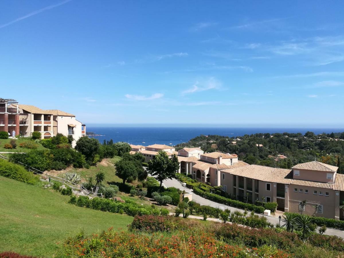 Cap Esterel Appartement Climatise Dans Le Centre Du Village Vacances Drammont Luaran gambar