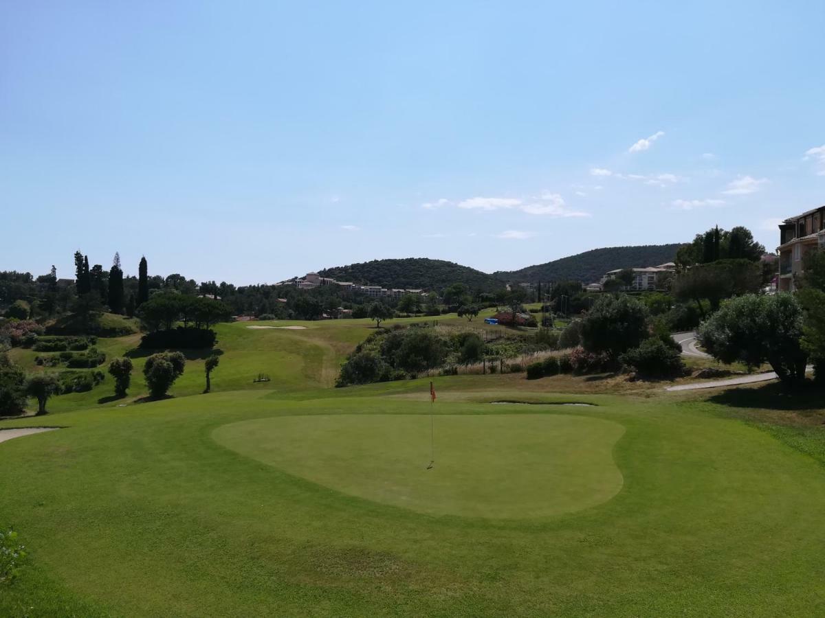 Cap Esterel Appartement Climatise Dans Le Centre Du Village Vacances Drammont Luaran gambar