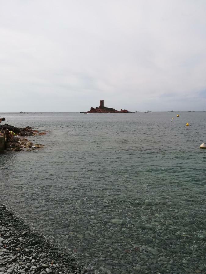 Cap Esterel Appartement Climatise Dans Le Centre Du Village Vacances Drammont Luaran gambar