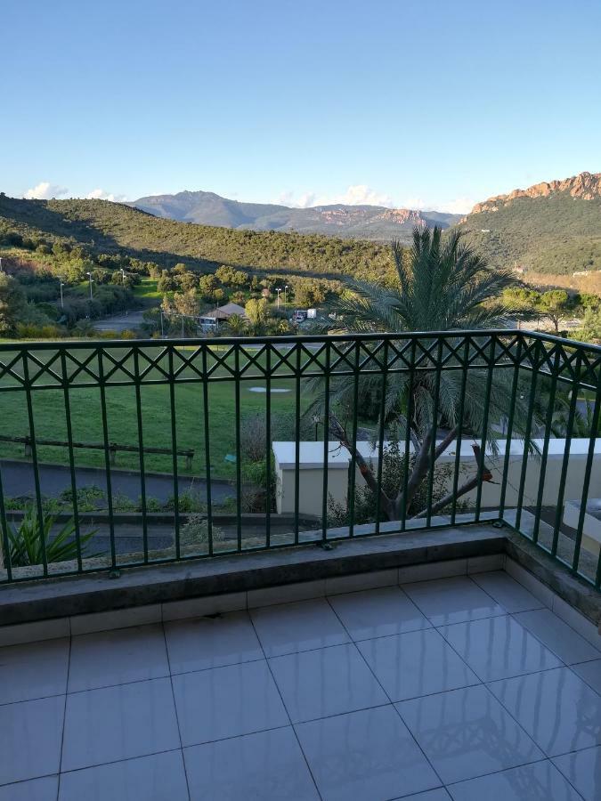 Cap Esterel Appartement Climatise Dans Le Centre Du Village Vacances Drammont Luaran gambar