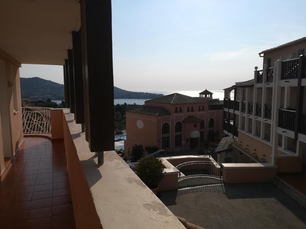 Cap Esterel Appartement Climatise Dans Le Centre Du Village Vacances Drammont Luaran gambar